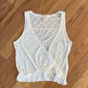 Deep v flowy white tank 🌸